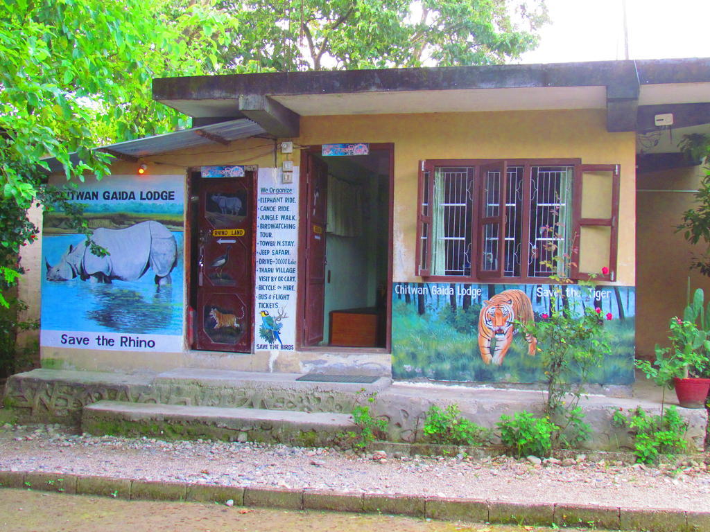 Chitwan Gaida Lodge Sauraha Esterno foto