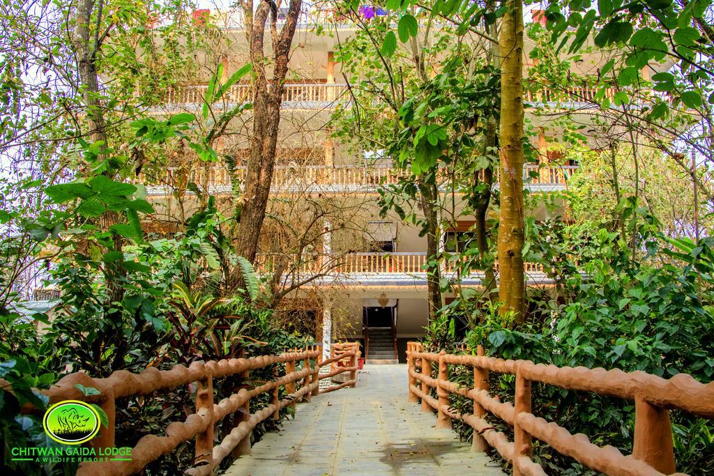 Chitwan Gaida Lodge Sauraha Esterno foto