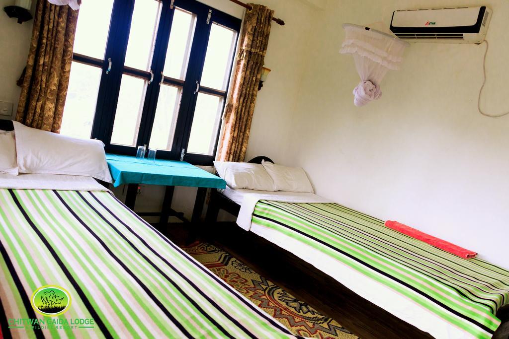 Chitwan Gaida Lodge Sauraha Esterno foto