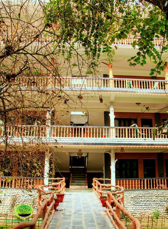 Chitwan Gaida Lodge Sauraha Esterno foto
